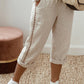 Pantalon d'été capri pour femme avec des détails en dentelle